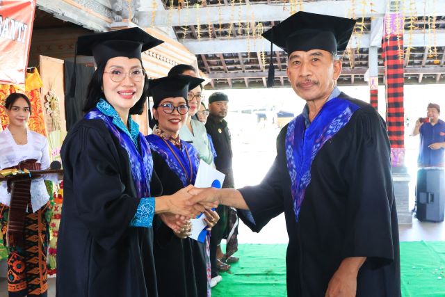 Wisuda Lansia