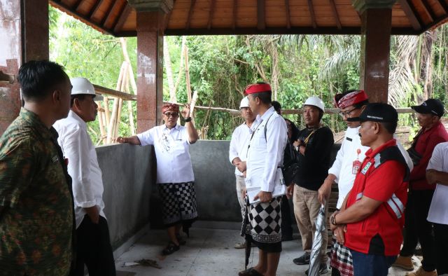 Bupati Tabanan Tinjau Pembangunan Krematorium Desa Adat Kota Tabanan