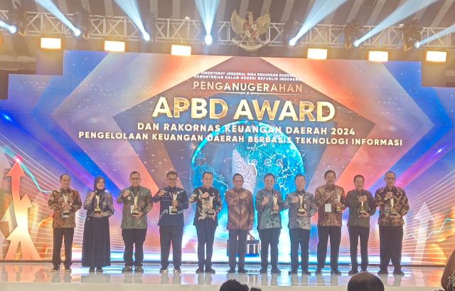 Lampaui Target Pendapatan, Pemprov Bali Sabet Dua Penghargaan di APBD Award 2024