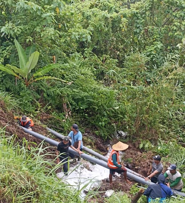 Perumda TAB Respon Cepat Tangani Kebocoran Pipa di Desa Dalang