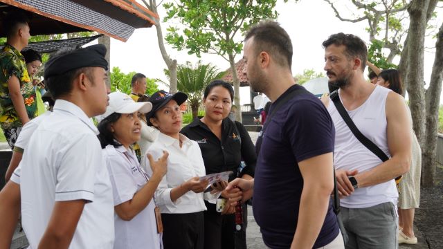 Sosialisasi, Monitoring Pungutan Wisatawan Asing Sasar DTW Tanah Lot