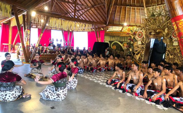 Festival Seni Budaya Ulun Danu Beratan ke-3 Tampilkan Kecak Legenda Pura Ulun Danu Beratan