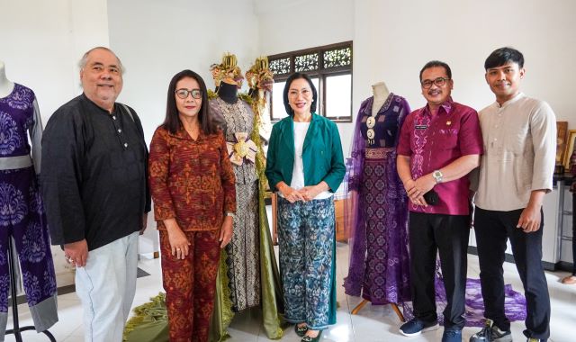 Pj. Ketua Dekranasda Bali Ny. Ida Mahendra Jaya Kunjungi Desainer di Karangasem dan Bangli