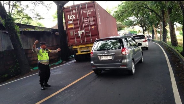 Truk Mogok di Jalan Denpasar-Gilimanuk, Arus Lalu Lintas Macet