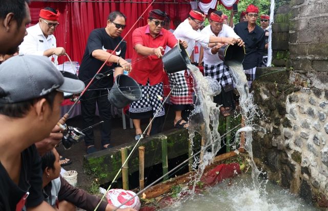 Hujan Deras Tak Surutkan Semangat! Ribuan Peserta Serbu Lomba Mancing di Tabanan