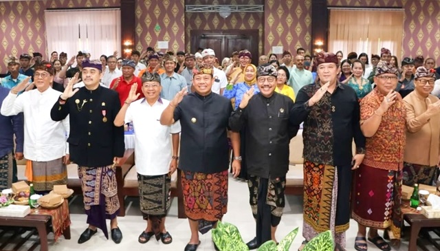 Di Hadapan Desainer Muda Bali yang Mendunia, Mahendara Jaya: Budaya Bali Hebat di Tangan Gubernur Koster