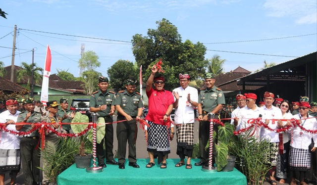 Bupati Tabanan Resmikan Pengaspalan Jalan di Mako Rindam IX/Udayana