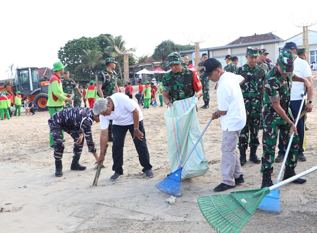 Aksi Bersih Pantai, Sambut Hari Peduli Sampah Nasional 2025