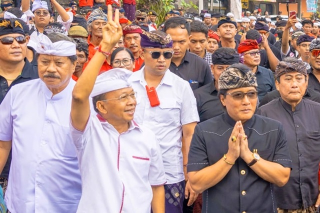 Jelang Pelantikan, Koster Jalani Prosesi Mejaya-Jaya di Pura Agung Besakih dan Bersiap Temui Mulia-Pas