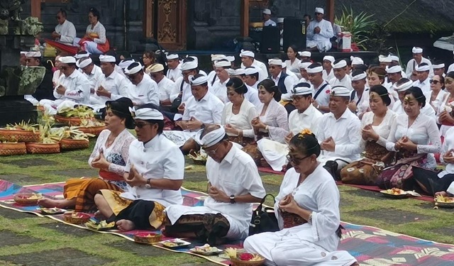 Koster-Giri dan Kepala Daerah Mejaya Jaya di Pura Besakih: Awal Era Baru Bali