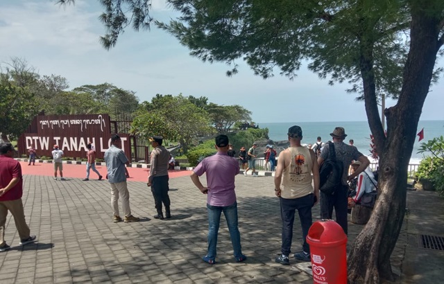 Delegasi MNEK 2025 Kagumi Keindahan Tanah Lot di Tengah Cuaca Ekstrem