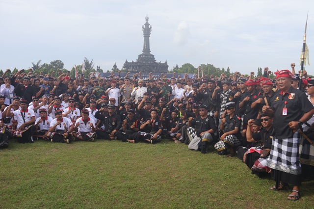 Gubernur Koster: Sinergi Pecalang, Babinsa, dan Bhabinkamtibmas Kunci Jaga Desa Adat Bali