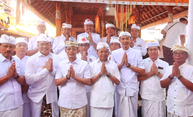 Pengempon Pura Kemoning: Sederhana dan Kecil, Tapi Kehadiran Gubernur Koster Menyentuh Hati Kami