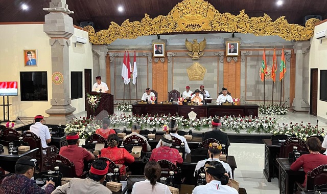 Bupati Tabanan Sampaikan LKPJ 2024 dalam Rapat Paripurna DPRD