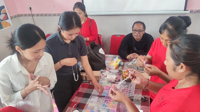 Dorong Daya Saing IKM, Disperindag Tabanan Gelar Pelatihan Aksesoris Kain Perca
