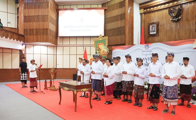 Lantik Pejabat Baru, Gubernur Koster: Bekerjalah Ekstra Keras dan Inovatif