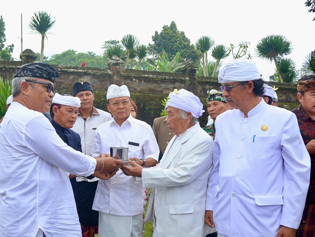 Pemipaan di Pura Agung Besakih Selesai, Gubernur Koster Apresiasi FARA: Bantu Penuhi Kebutuhan Toya Upacara