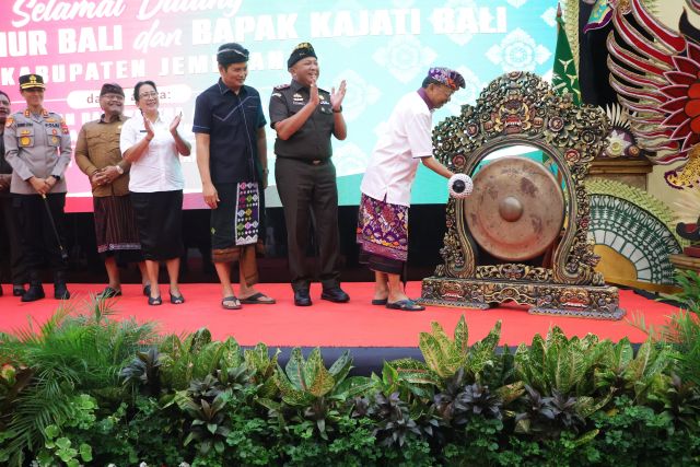 Gubernur Koster Resmikan Bale Kertha Adhyaksa: Harmonisasi Hukum Adat dan Modern untuk Cegah Persoalan Hukum di Bali
