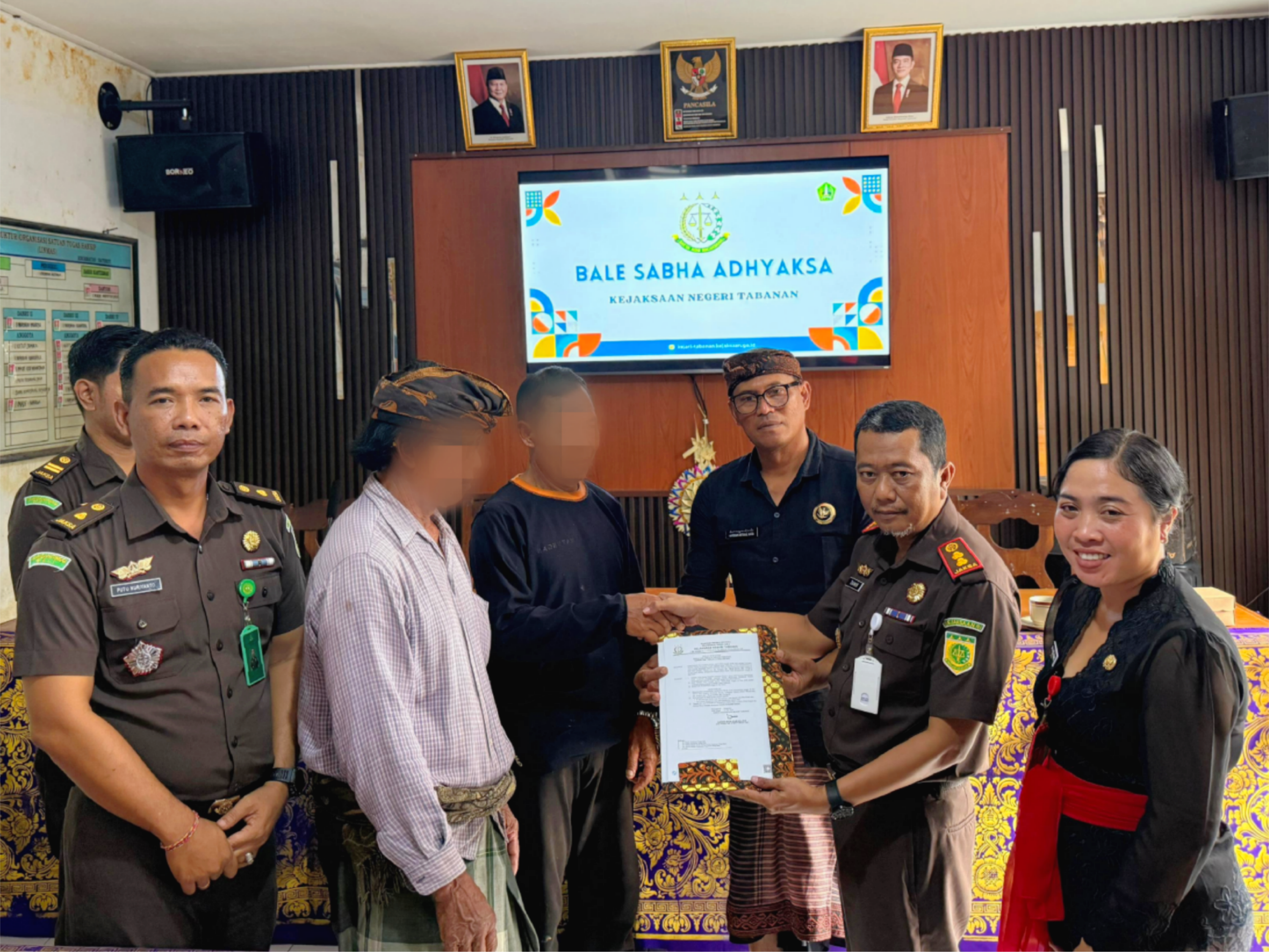 Kejari Tabanan Mediasi Perselisihan Warga di Desa Antapan Lewat Bale Sabha Adhyaksa, Wujudkan Keadilan Restoratif