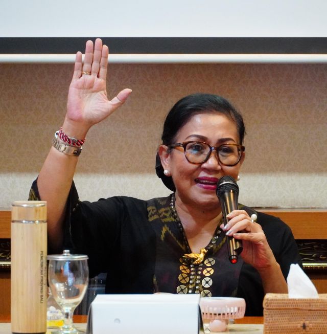 Putri Koster Sosialisasi PSBS PADAS: Jangan Buang Sampah Upakara Sembarangan