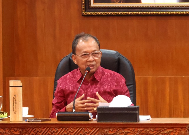Tas Kresek di Pasar Tradisional Bali Bakal Disikat Habis: Koster Keluarkan Perintah Tegas
