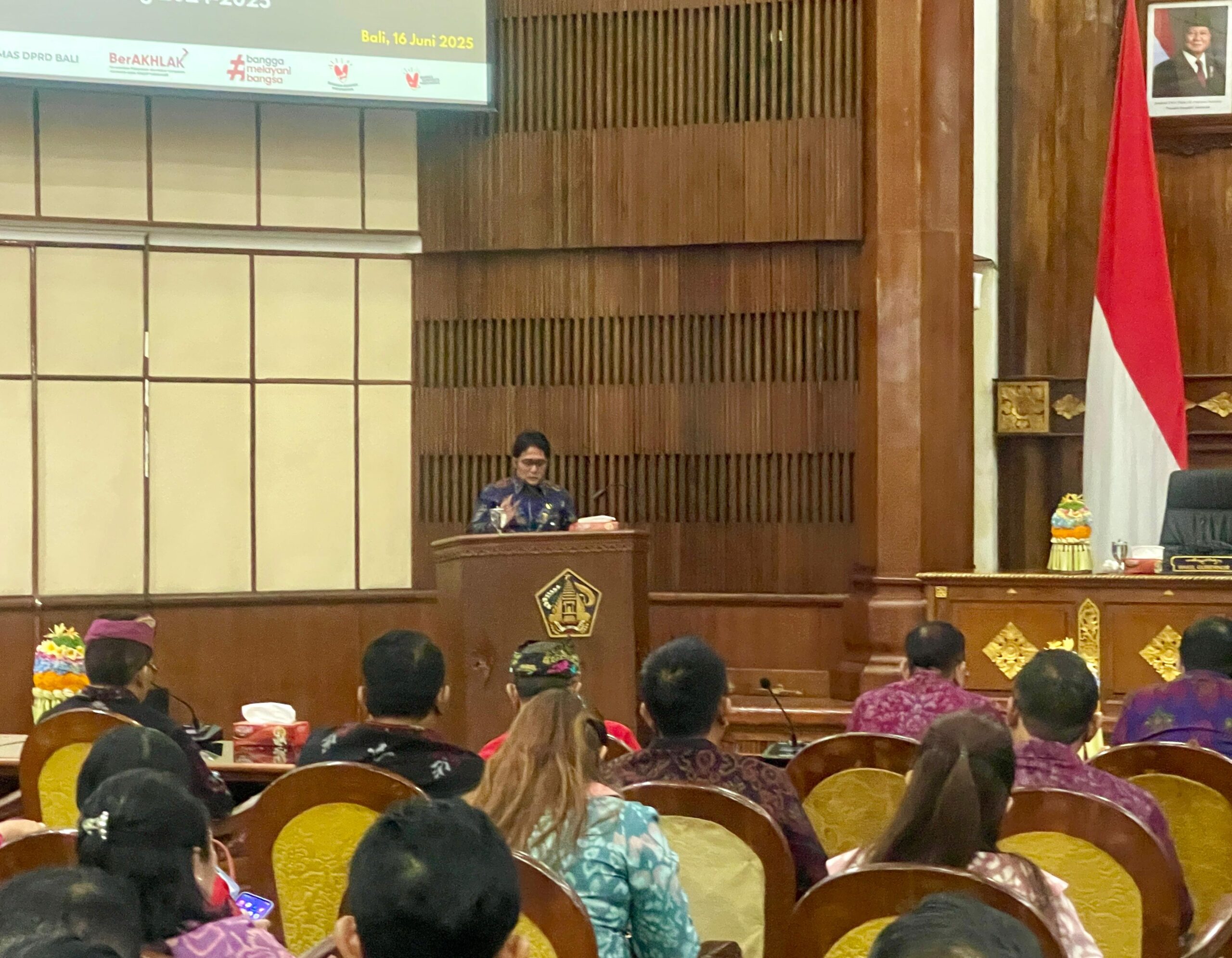 Wagub Giri Prasta Sampaikan RPJMD 2025–2029 dan Pertanggungjawaban APBD 2024 di DPR Bali