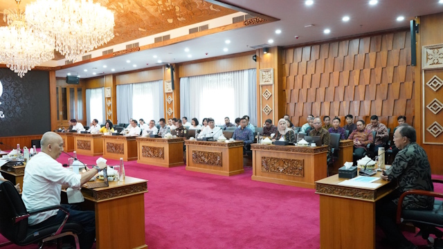Mitigasi Sistem Kelistrikan Bali, Gubernur Koster Minta Sejalan dengan Bali Mandiri Energi