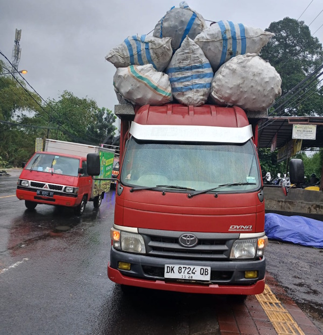 Motor Tergelincir Hujan Deras, Mahasiswi Tewas Terlindas Truk