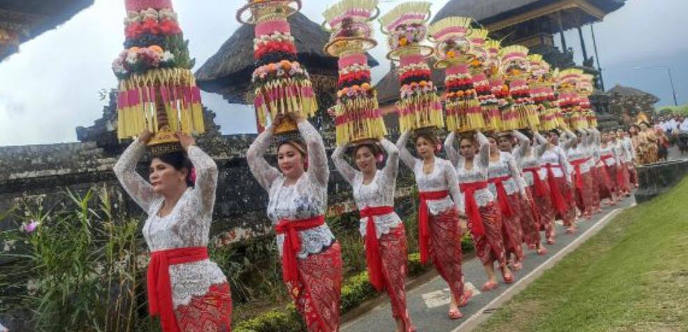Parade Gebogan DTW Ulun Danu Beratan, Targetkan Kunjungan Naik 10%