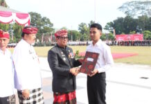 175 Warga Binaan Lapas Tabanan Terima Remisi HUT ke-80 RI, 7 Orang Langsung Bebas 175 Warga Binaan Lapas Tabanan Terima Remisi HUT ke-80 RI, 7 Orang Langsung Bebas