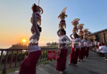Parade Gebogan Semarakkan Pembukaan Tanah Lot Art & Food Festival #6 2025 Parade Gebogan Semarakkan Pembukaan Tanah Lot Art & Food Festival #6 2025