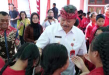 Wabup Dirga Ajak Siswa Terapkan PHBS Sejak Dini Wabup Dirga Ajak Siswa Terapkan PHBS Sejak Dini