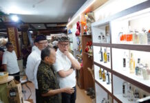 Cintai Produk IKM Bali, Menperin Apresiasi Gubernur Koster Konsisten Perhatikan Perajin melalui Pameran IKM Bali Bangkit Cintai Produk IKM Bali, Menperin Apresiasi Gubernur Koster Konsisten Perhatikan Perajin melalui Pameran IKM Bali Bangkit