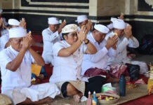 Wagub Giri Doakan Karya Padudusan Alit di Banjar Adat Kenanga Labda Karya dan Berdana Punia Rp50 Juta Wagub Giri Doakan Karya Padudusan Alit di Banjar Adat Kenanga Labda Karya dan Berdana Punia Rp50 Juta