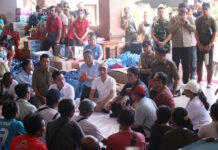 Wagub Giri Prasta Dampingi Wapres Gibran Tinjau Lokasi Pengungsi dan Pasar Terdampak Banjir di Denpasar Wagub Giri Prasta Dampingi Wapres Gibran Tinjau Lokasi Pengungsi dan Pasar Terdampak Banjir di Denpasar