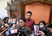 Wagub Giri Prasta Dorong Raperda Transportasi Digital, Pastikan Pengemudi Bali Jadi “Tuan di Rumah Sendiri” Wagub Giri Prasta Dorong Raperda Transportasi Digital, Pastikan Pengemudi Bali Jadi “Tuan di Rumah Sendiri”