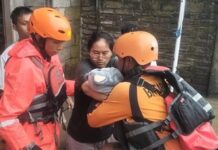 Warga Denpasar Terkepung Banjir, Tim SAR Sigap Selamatkan Anak dan Balita Warga Denpasar