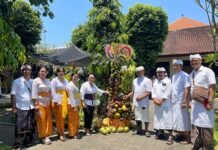 Unik! Gebogan Buah Lokal Hasil Hutan Ramaikan Piodalan, Sekda Bali Puji Kreativitas DKLH Gebogan Buah Lokal