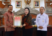 Puluhan Sekolah Raih Penghargaan Adiwiyata, Sekda Bali Tekankan Sinergi Pengelolaan Sampah Puluhan Sekolah Raih Penghargaan Adiwiyata, Sekda Bali Tekankan Sinergi Pengelolaan Sampah