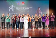 Hari Ketiga DBFW 2025, Siswa SMA/SMK Denpasar Pamer Desain Karya Tenun Lokal Hari Ketiga DBFW 2025, Siswa SMASMK Denpasar Pamer Desain Karya Tenun Lokal