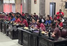 Puluhan Perangkat Desa Serbu DPRD Tabanan: Tuntut Kepastian Dana Purnabakti dan BPJS Puluhan Perangkat Desa