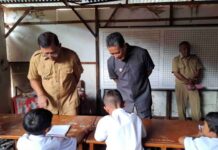 Revitalisasi Total 2027, Bupati Sutjidra Fokus Benahi SMPN 6 Tejakula Bupati Buleleng I Nyoman Sutjidra Bersama Wakil Bupati Gede Supriatna saat meninjau kondisi ruang kelas dan aktivitas belajar siswa, Senin (8/12/2025). (dok. Prokopim Buleleng)