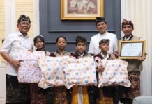 Bupati Sutjidra Apresiasi Anak-Anak Buleleng Berprestasi, Dari Desa Tembus Nasional hingga Internasional Bupati Sutjidra Apresiasi Anak-Anak Buleleng Berprestasi, Dari Desa Tembus Nasional hingga Internasional