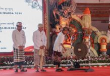 Gubernur Koster Tegaskan Komitmen Memuliakan Desa Adat sebagai Fondasi Kehidupan Bali Gubernur Koster Tegaskan Komitmen Memuliakan Desa Adat sebagai Fondasi Kehidupan Bali