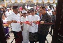 Wagub Giri Prasta Resmikan Kantor Perbekel Banjar, Tegaskan Pembangunan Berbasis Budaya Bali Wagub Giri Prasta Resmikan Kantor Perbekel Banjar, Tegaskan Pembangunan Berbasis Budaya Bali