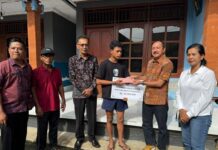 Pemprov Bali Hadir, Anak Yatim di Bangli Terima Bantuan Pendidikan Rp10 Juta Pemprov Bali Hadir, Anak Yatim di Bangli Terima Bantuan Pendidikan Rp10 Juta