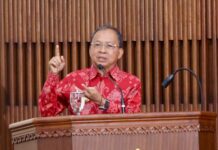 Gubernur Koster Jelaskan Raperda Penyertaan Modal Rp445 Miliar ke BPD Bali Gubernur Koster Jelaskan Raperda Penyertaan Modal Rp445 Miliar ke BPD Bali