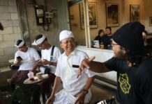 Traktiran Koster di Tumpek Klurut Disambut Antusias Anak Muda Traktiran Koster di Tumpek Klurut Disambut Antusias Anak Muda