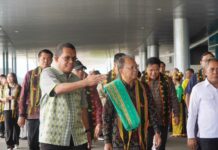 Demi Harmoni Bali–NTT, Koster dan Melki Sepakat Lindungi Warga Penandatanganan komitmen harmoni Bali dan NTT oleh Gubernur Wayan Koster dan Melki Laka Lena di Labuan Bajo.