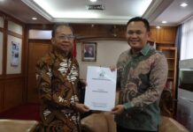 Koster Laporkan Raperda Tambahan Modal Rp445 Miliar untuk BPD Bali ke Kemendagri Koster Laporkan Raperda Tambahan Modal Rp445 Miliar untuk BPD Bali ke Kemendagri